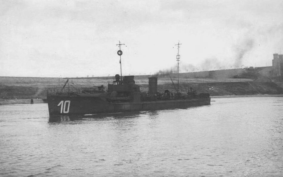 G10